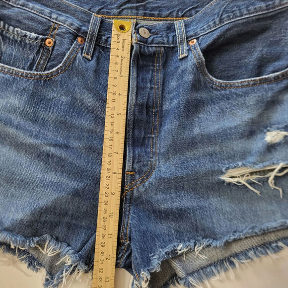 LEVI'S 501 Cut Off Denim Shorts Size Women's 31 - Picture 10 of 12
